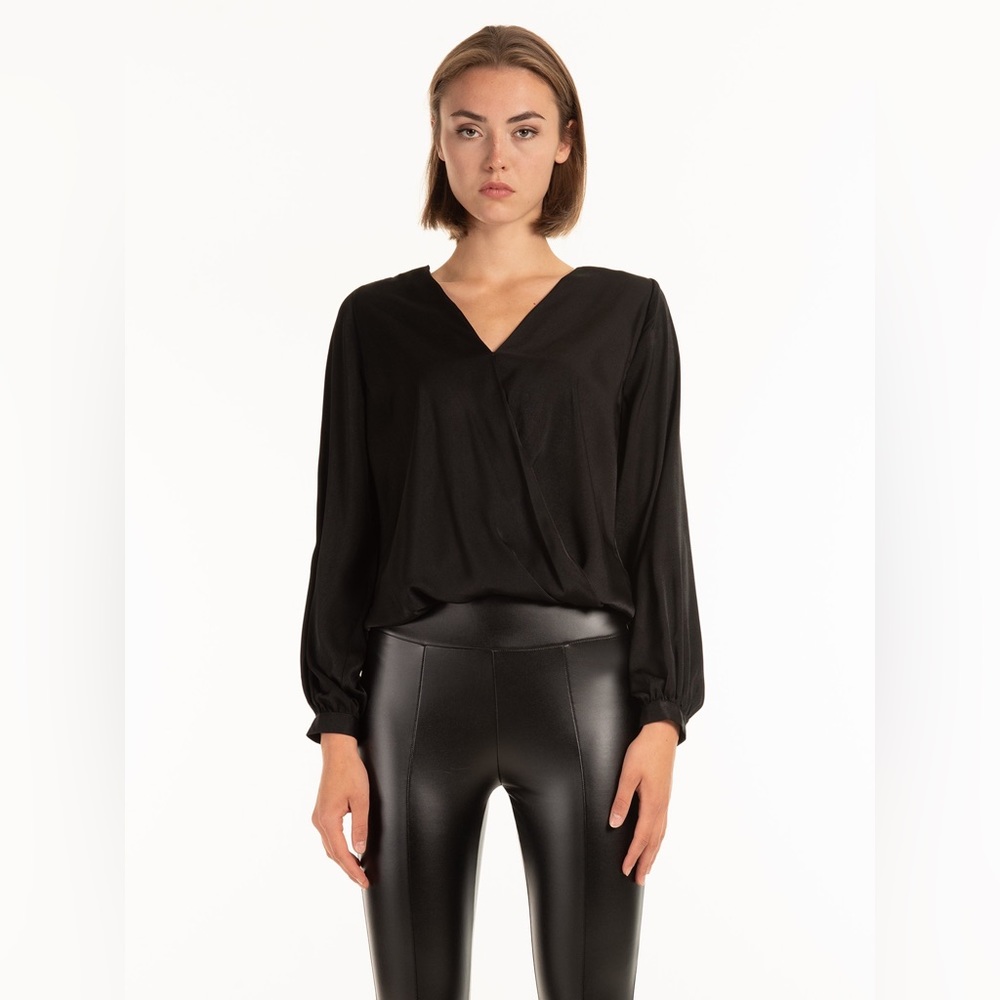 ASTR The Label Pleated V Neck Long Sleeve Blouse